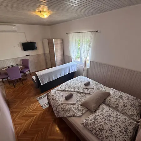 & Neno Casa de hóspedes Tribanj-Kruscica