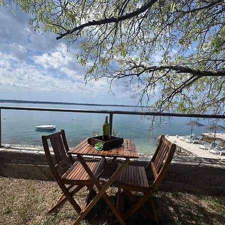 Apartments&rooms Neno 3* Tribanj-Kruscica