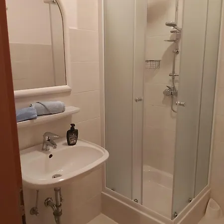 & Neno 4* Tribanj-Krušćica